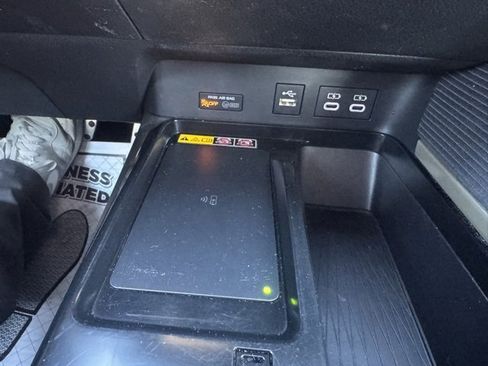 Used 2025 Toyota Camry SE image 24