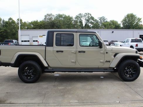 Used 2022 Jeep Gladiator Sport image 5