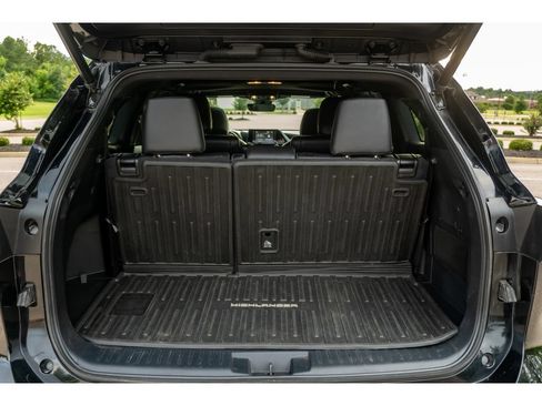 Used 2022 Toyota Highlander XSE AWD/4WD image 16