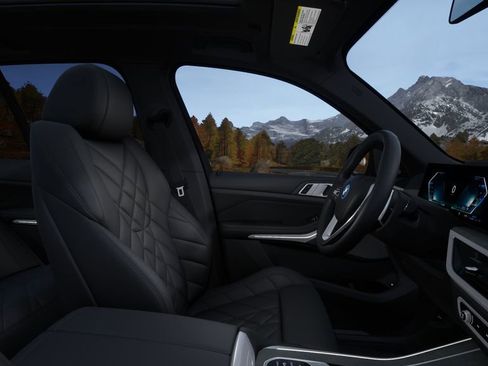 Used 2025 BMW X5 xDrive50e image 39