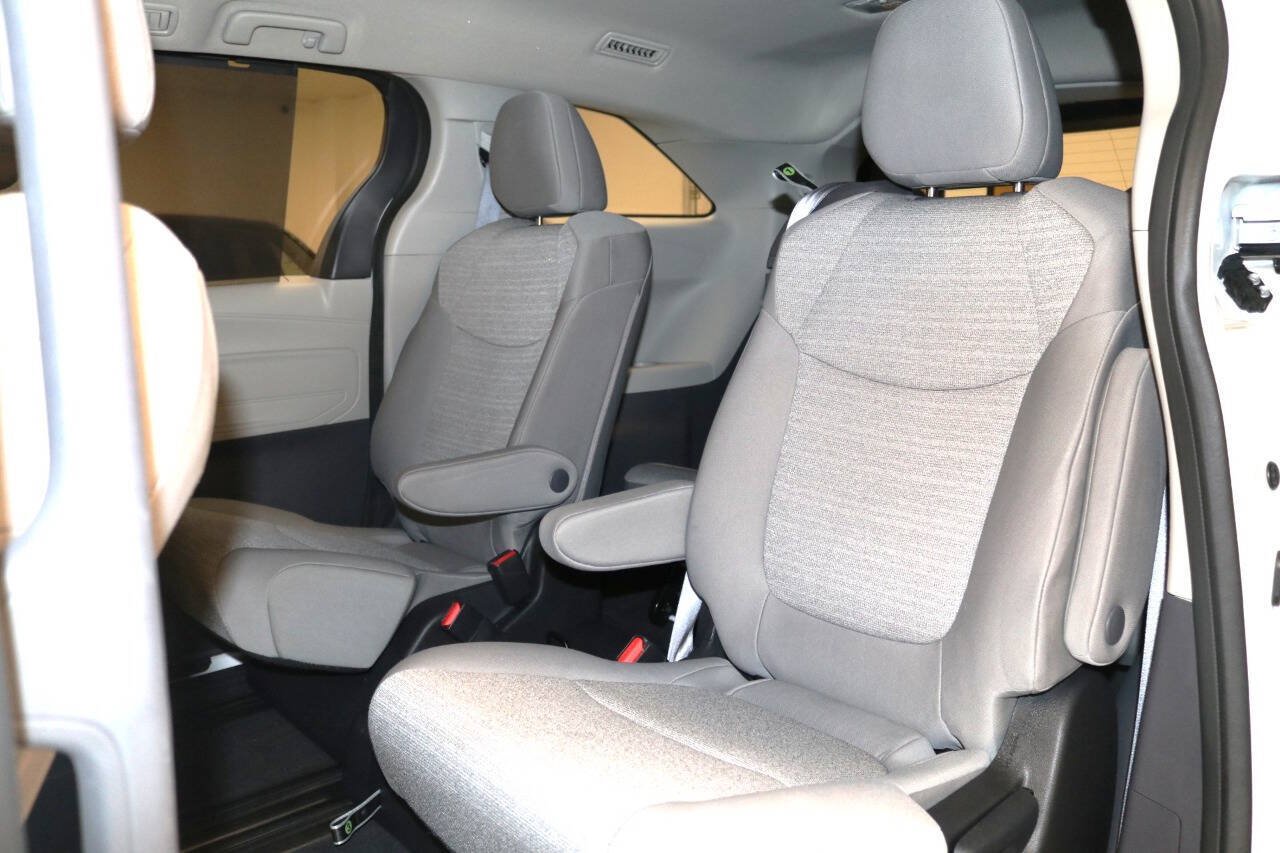 Used 2023 Toyota Sienna LE AWD/4WD image 74