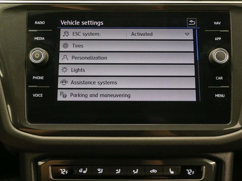 Used 2020 Volkswagen Tiguan SEL AWD/4WD image 30