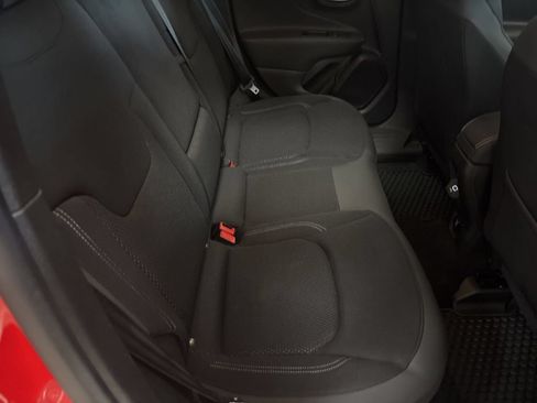 Used 2022 Jeep Renegade Latitude w/ Convenience Group AWD/4WD image 31