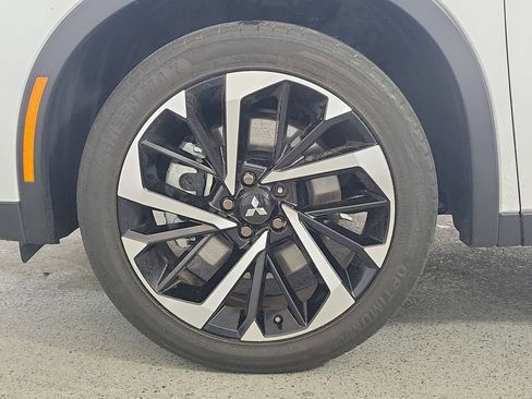 Used 2023 Mitsubishi Outlander SE image 9