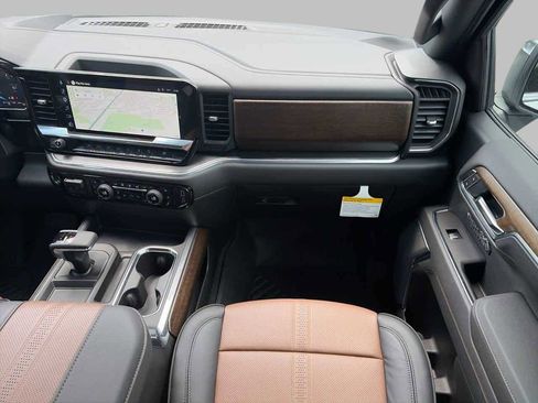Used 2026 Chevrolet Silverado 1500 High Country w/ Technology Package AWD/4WD image 12