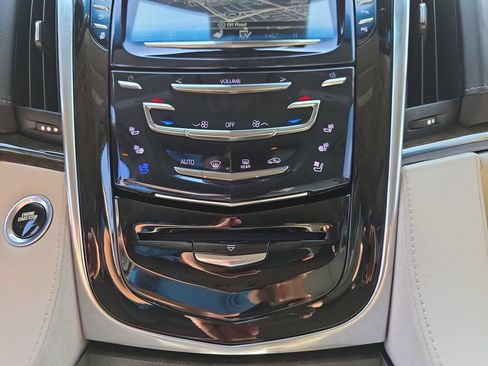 Used 2019 Cadillac Escalade ESV Premium Luxury RWD image 27