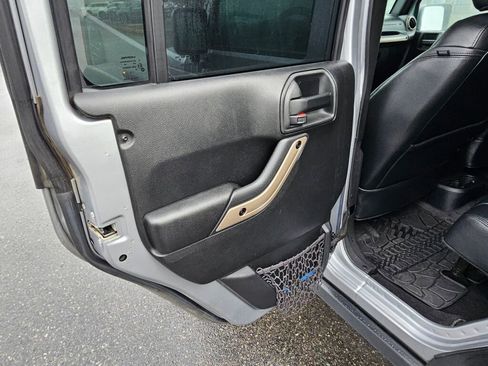 Used 2016 Jeep Wrangler Unlimited Sahara image 20