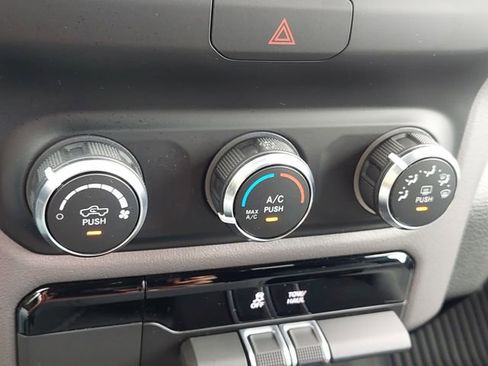 Used 2022 RAM 1500 Big Horn AWD/4WD image 30