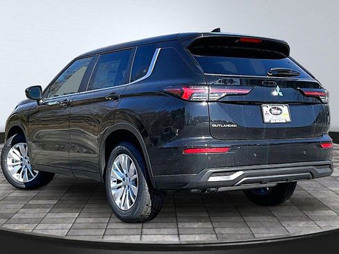 New 2026 Mitsubishi Outlander ES image 3