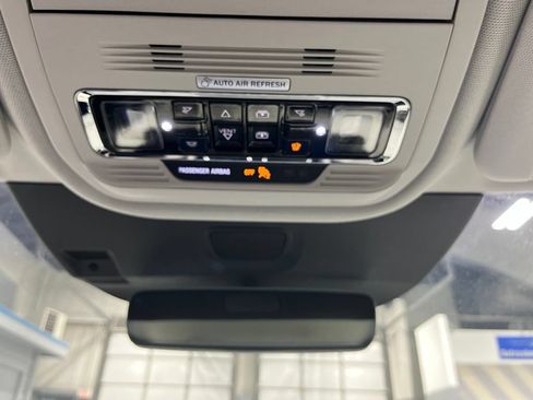 Used 2025 Lincoln Aviator AWD w/ Jet Appearance Package image 34