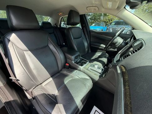 Used 2022 Chrysler 300 Touring L w/ Comfort Group RWD image 9