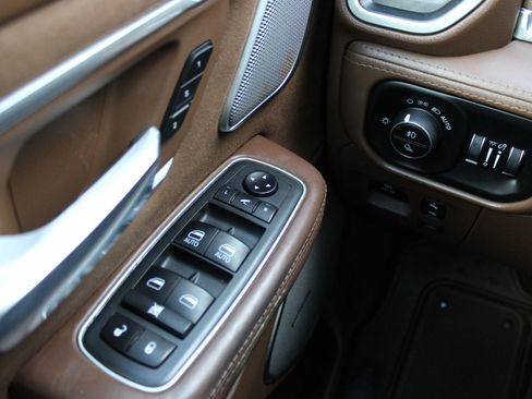 Used 2021 RAM 1500 Limited AWD/4WD image 9