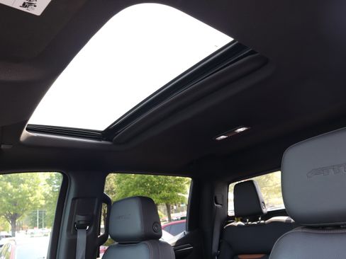 Used 2024 GMC Sierra 1500 AT4 w/ Technology Package AWD/4WD image 8