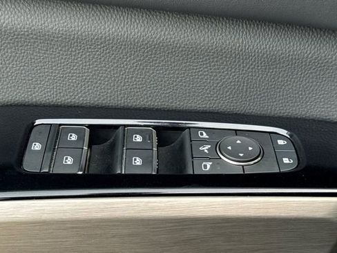 Used 2023 Nissan Pathfinder Platinum image 12