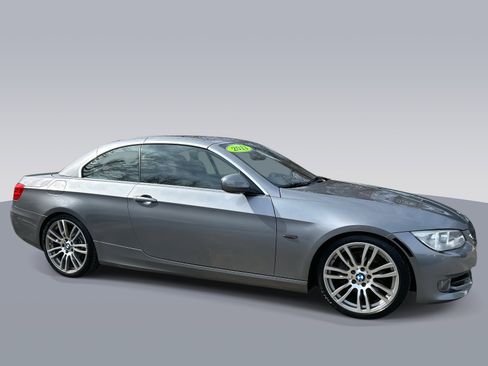 Used 2013 BMW 328i Convertible image 1