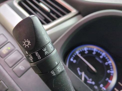 Used 2014 Toyota Highlander Limited FWD image 12