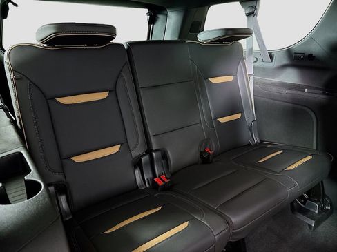 Used 2024 GMC Yukon XL AT4 w/ Technology Package image 32