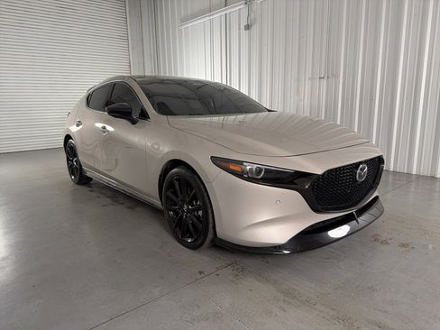 Used 2024 MAZDA MAZDA3 Hatchback w/Premium Plus Pkg image 3