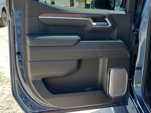 Used 2025 GMC Sierra 1500 Denali AWD/4WD image 12