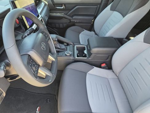 Used 2025 Toyota Tacoma TRD Off-Road AWD/4WD image 9