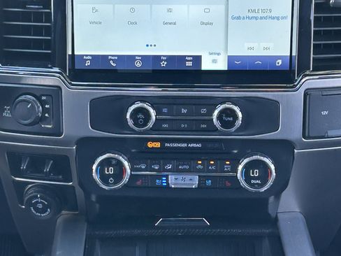 Used 2022 Ford F250 Platinum w/ Tremor Off-Road Package AWD/4WD image 19