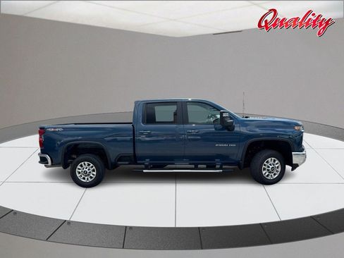 Used 2025 Chevrolet Silverado 2500 LT w/ Convenience Package AWD/4WD image 2