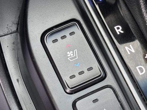 Used 2017 Hyundai Santa Fe Sport image 32