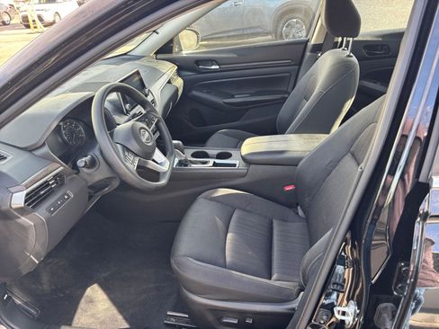 Used 2025 Nissan Altima 2.5 SV image 29