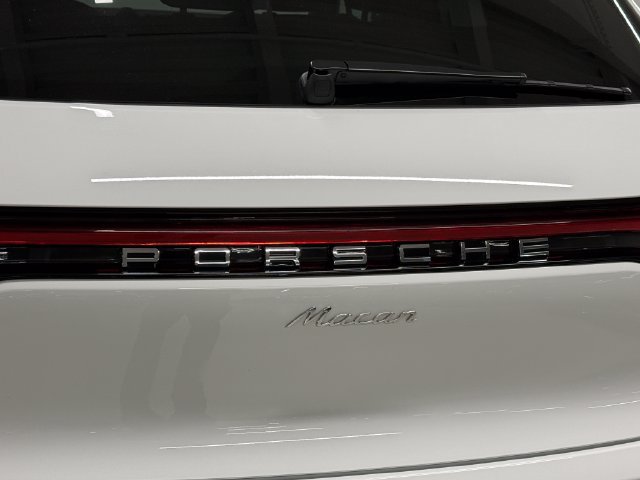 Certified 2026 Porsche Macan AWD/4WD image 11
