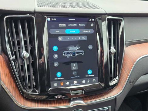 Certified 2023 Volvo XC60 B5 Ultimate w/ Climate Package image 25