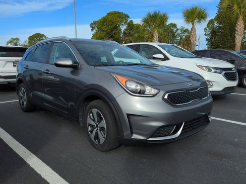Used 2018 Kia Niro LX image 1