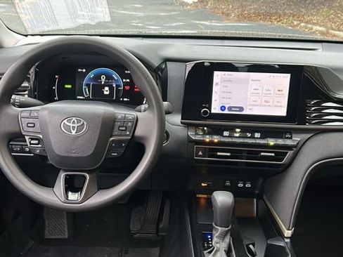 Used 2025 Toyota Camry LE image 12