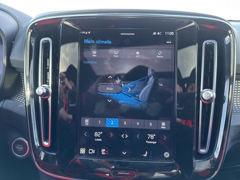 Certified 2023 Volvo XC40 B5 Ultimate w/ Protection Package Premier image 22