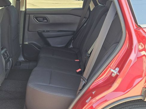 Used 2025 Nissan Rogue S FWD image 17