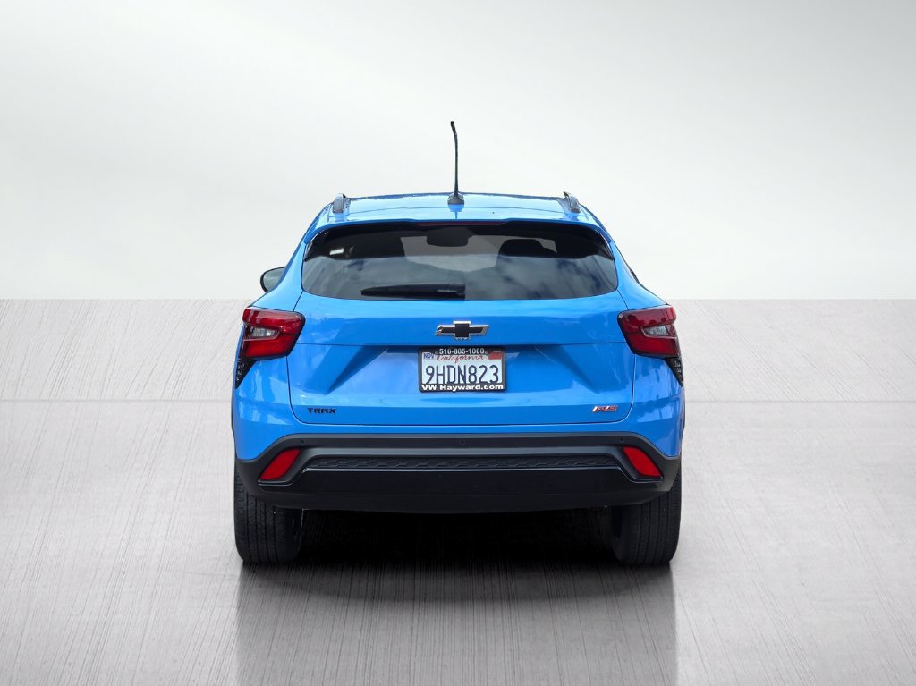 Used 2024 Chevrolet Trax RS w/ Sunroof Package FWD image 6