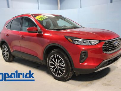 Used 2025 Ford Escape SE w/ Class II Trailer Tow Package