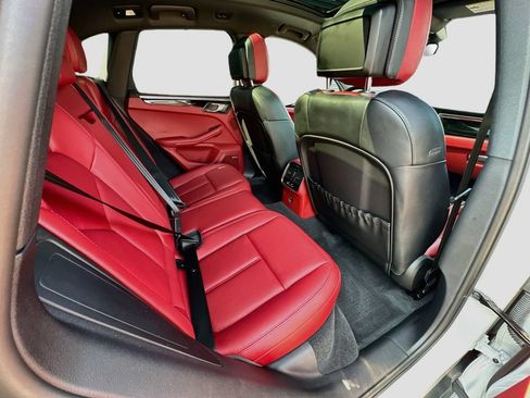 Certified 2024 Porsche Macan S AWD/4WD image 29
