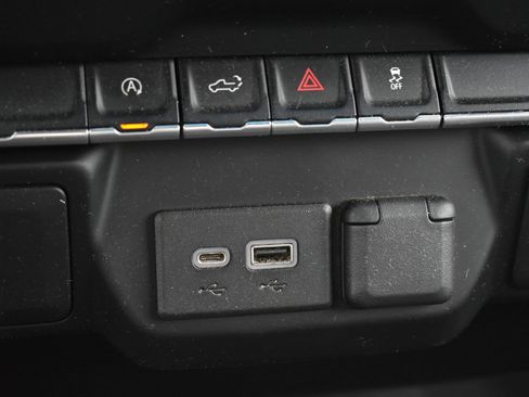 Used 2022 Chevrolet Silverado 1500 Custom AWD/4WD image 25