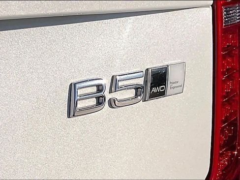 Used 2023 Volvo XC90 B5 Plus image 11