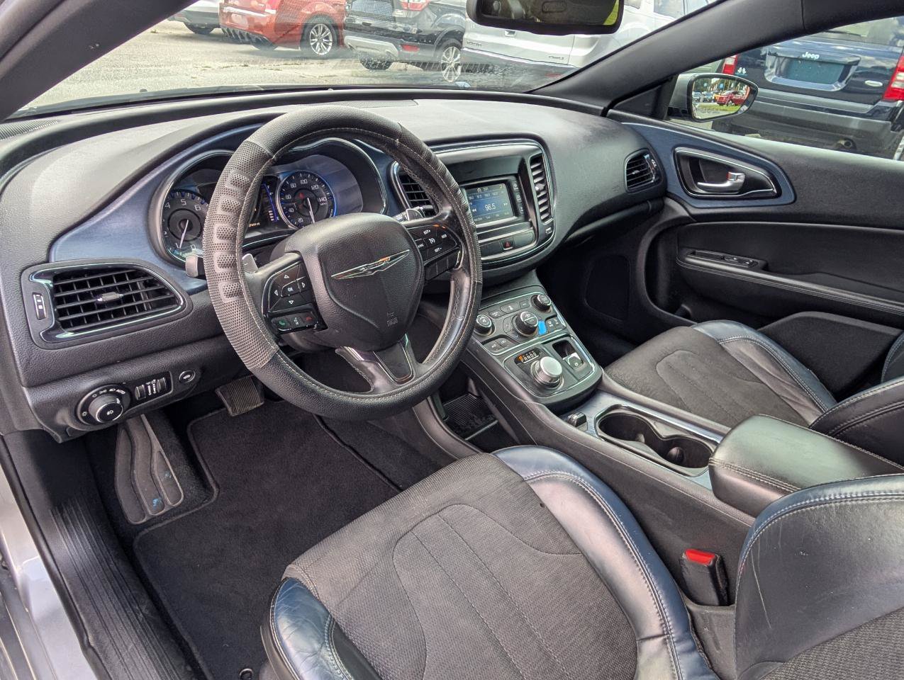 Used 2015 Chrysler 200 S w/ Comfort Group FWD image 16