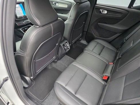 Used 2024 Volvo XC40 B5 Plus image 16