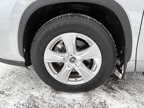 Certified 2023 Toyota Highlander LE image 9