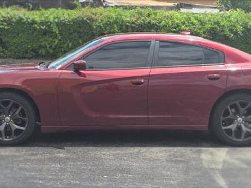 Used 2017 Dodge Charger SXT w/ Plus Group RWD image 3