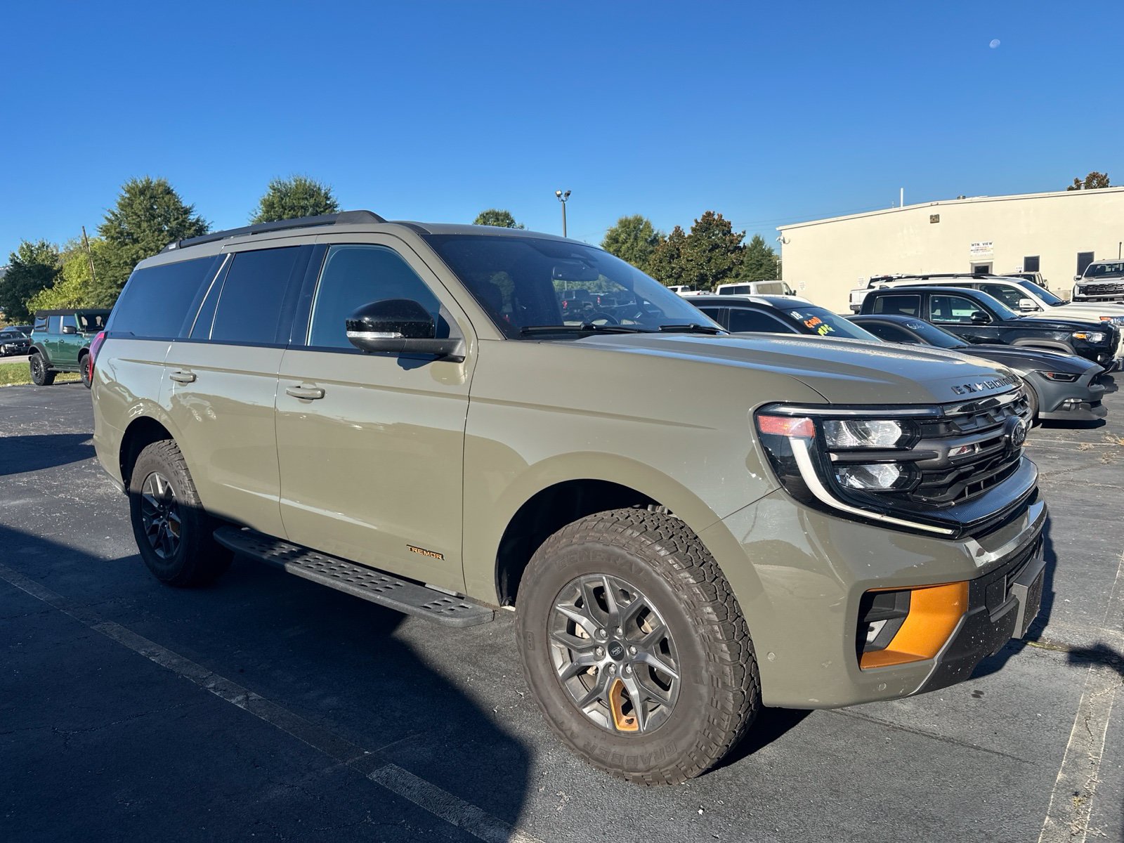 Used 2025 Ford Expedition Tremor AWD/4WD image 2