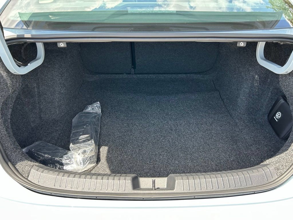 Certified 2025 Volkswagen Jetta SEL FWD image 90