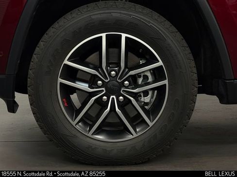 Used 2019 Jeep Grand Cherokee Trailhawk AWD/4WD image 10