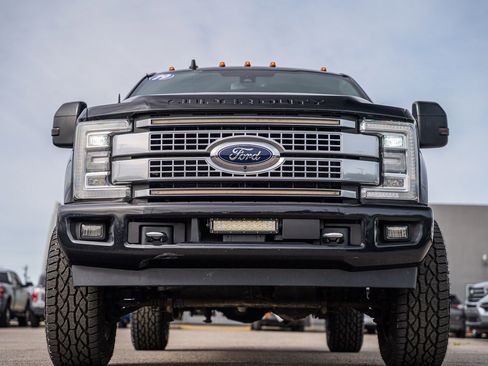 Certified 2019 Ford F250 Platinum w/ Platinum Ultimate Package AWD/4WD image 2