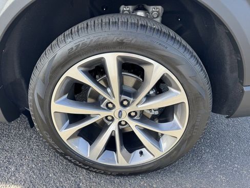 Used 2025 Ford Explorer Platinum w/ Ultimate Package image 11