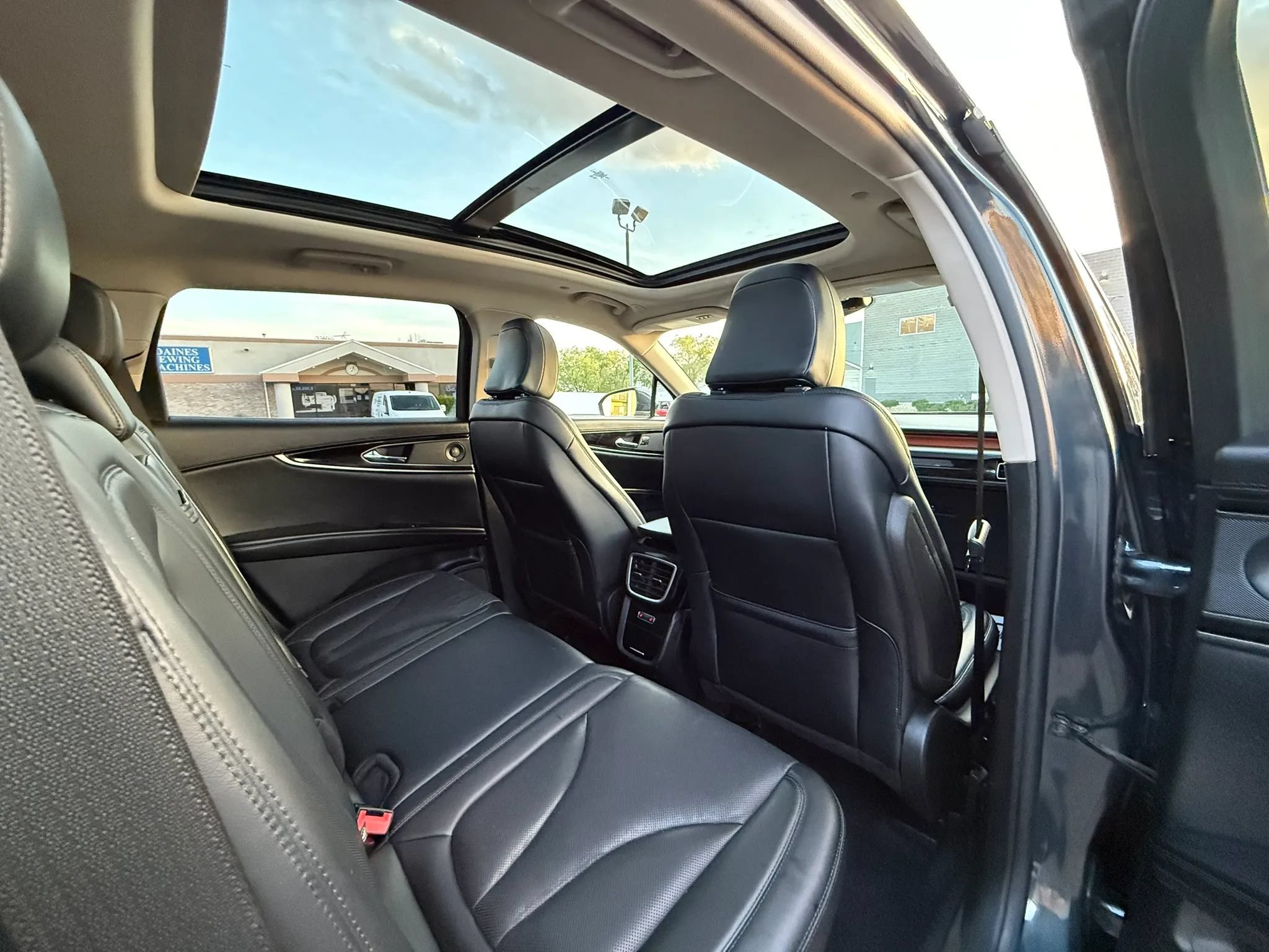Used 2023 Lincoln Nautilus Reserve w/ Luxury Package AWD/4WD image 15