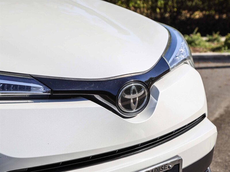 Used 2019 Toyota C-HR LE FWD image 11